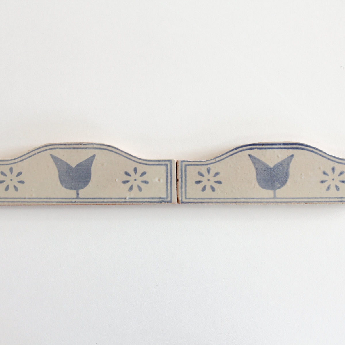 Tiles of Ezra - Amano Border - Flor Azul 4 x 3 (Carton)