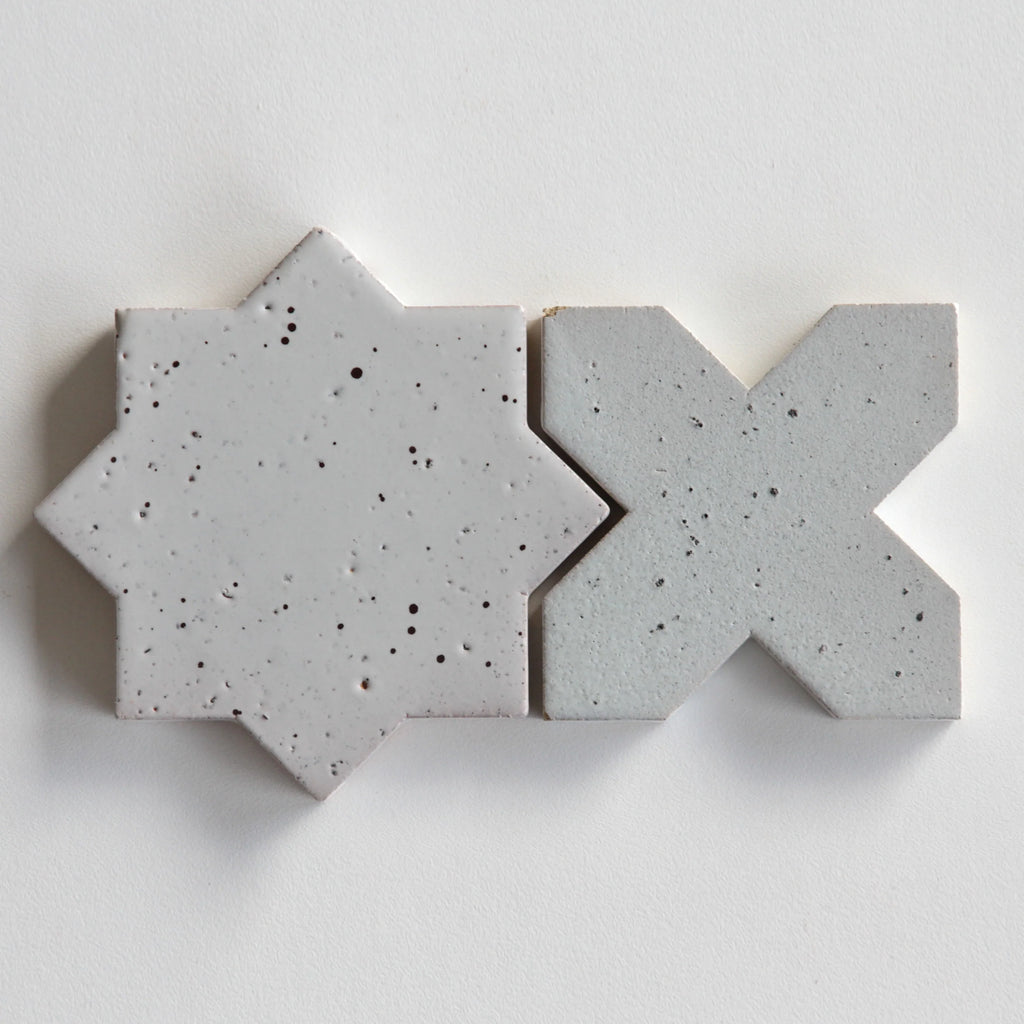 Tiles of Ezra Moroccan Tierra - Stars & Crosses - Nieve Punto (Carton)