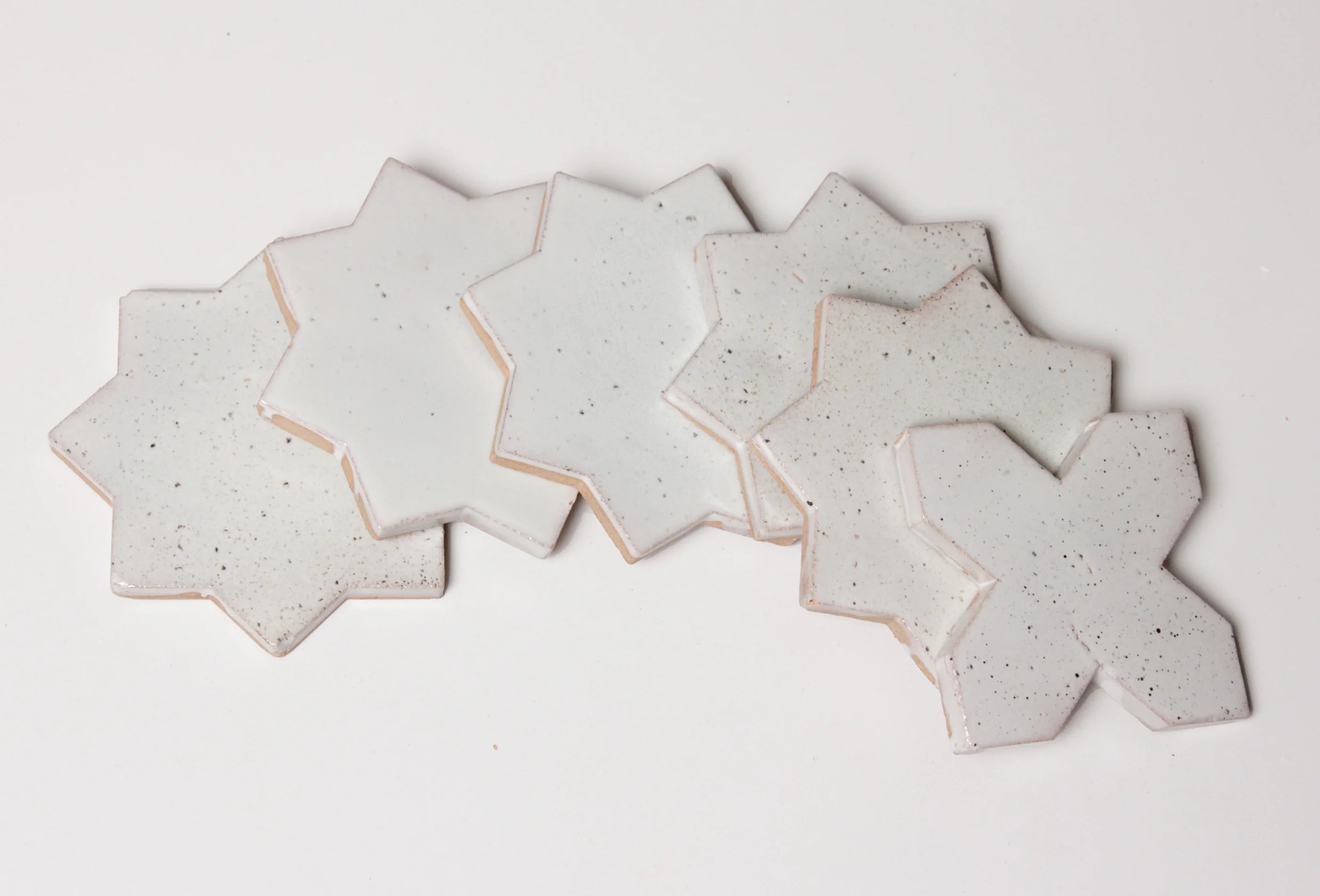 Tiles of Ezra Moroccan Tierra - Estrela Nieve Punto 4.25 x 4.25